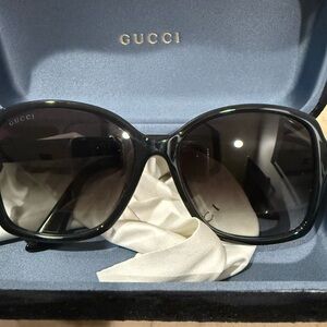 Gucci Black Women's Oversized Gradient Sunglasses